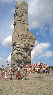 Grafika #24: Wycieczka wyróżnionych uczniów na Westrplatte