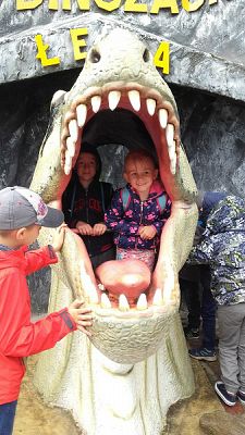  Grafika #8: Wycieczka do Parku Dinozaurów w Łebie