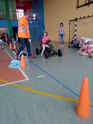  Grafika #11: Bezpieczni na drogach publicznych