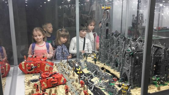 Grafika #9: Wycieczka na wystawę budowli z klocków LEGO