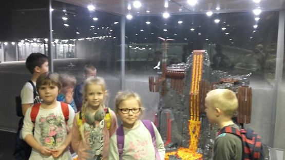 Grafika #10: Wycieczka na wystawę budowli z klocków LEGO