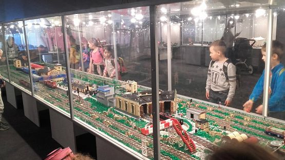 Grafika #21: Wycieczka na wystawę budowli z klocków LEGO