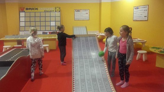 Grafika #28: Wycieczka na wystawę budowli z klocków LEGO