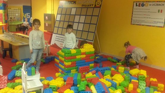 Grafika #33: Wycieczka na wystawę budowli z klocków LEGO