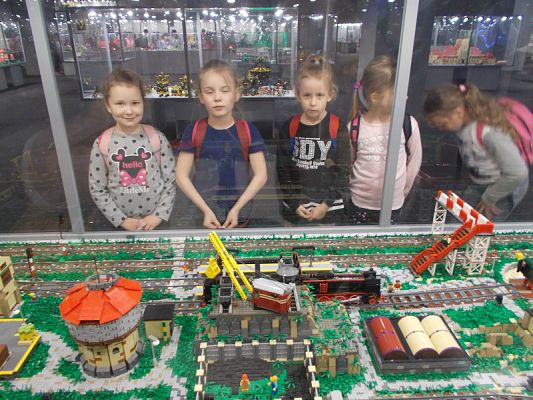 Grafika #49: Wycieczka na wystawę budowli z klocków LEGO