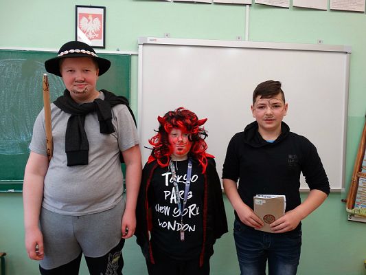 Grafika #8: Drama na lekcji języka polskiego