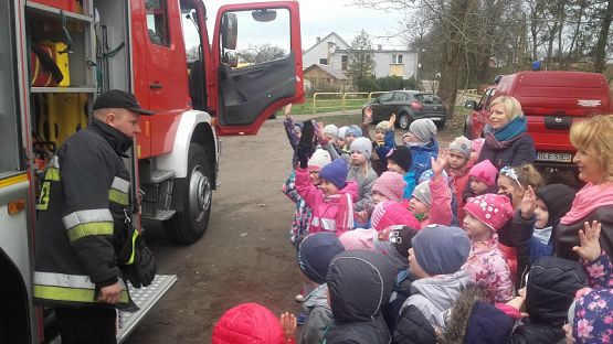 Grafika #1: Wizyta strażaków Państwowej Strazy Pożarnej z Lęborka