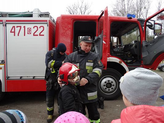 Grafika #38: Wizyta strażaków Państwowej Strazy Pożarnej z Lęborka