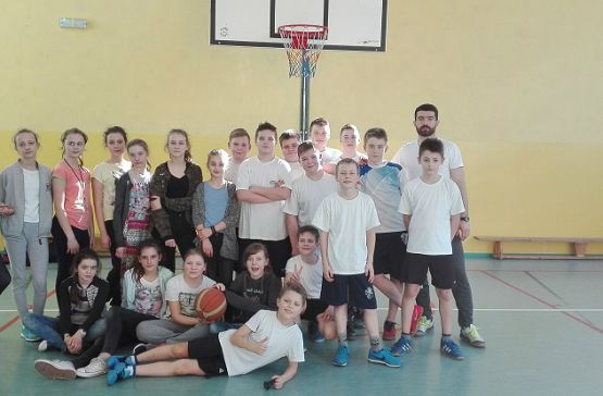 Grafika #0: Zawody sportowe w piłkę koszykową szkół podstawowych