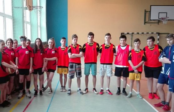 Grafika #0: Zawody sportowe w piłkę koszykową szkół gimnazjalnych