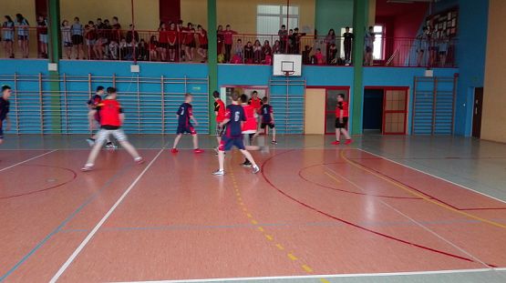 Grafika #2: Zawody sportowe w piłkę koszykową szkół gimnazjalnych