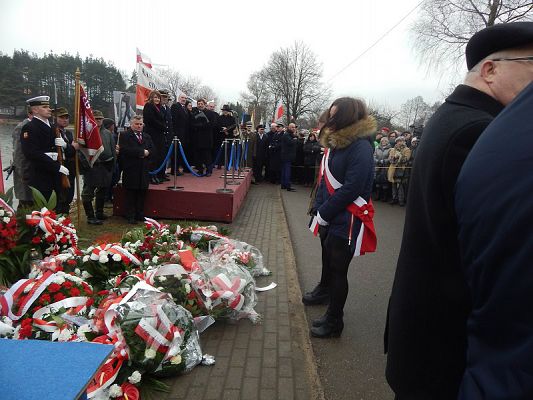 Grafika #4: Uroczystości patriotyczne w Gołubiu