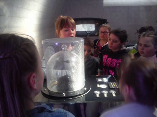  Grafika #2: Wycieczka do Centrum Hewelianum w Gdańsku