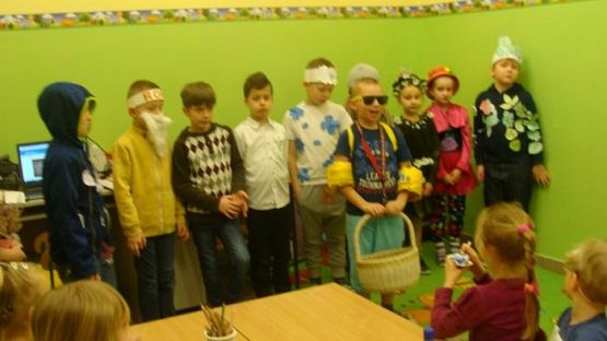  Grafika #10: II klasa z wizytą u młodszych kolegów