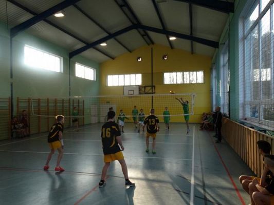  Grafika #2: Zawody w piłkę siatkową chłopców