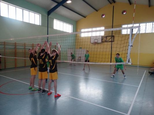  Grafika #4: Zawody w piłkę siatkową chłopców