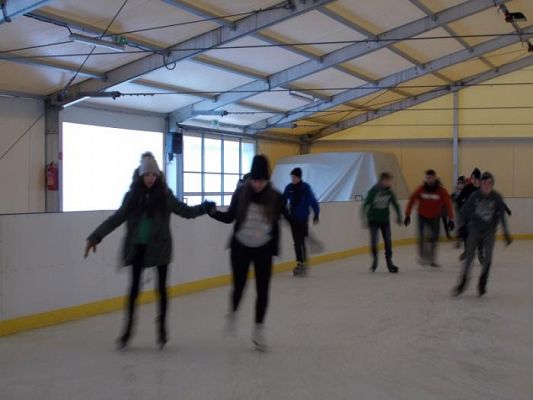  Grafika #4: Wyjazd na lodowisko w Łebie