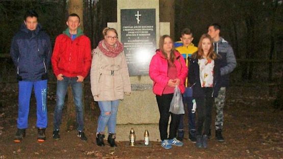  Grafika #0: Wyjazd na Cmentarz w Niebędzinie