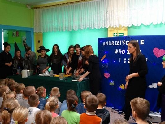 Grafika #0: Andrzejkowe wróżby