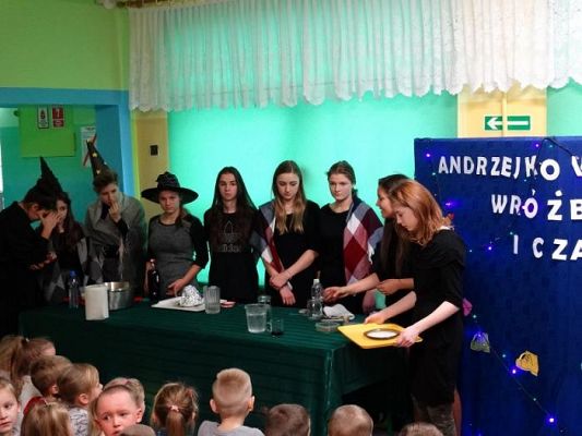 Grafika #1: Andrzejkowe wróżby