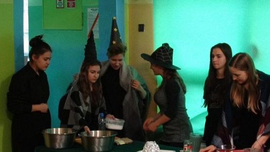 Grafika #12: Andrzejkowe wróżby