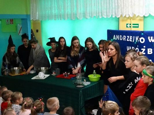 Grafika #14: Andrzejkowe wróżby