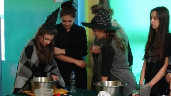 Grafika #15: Andrzejkowe wróżby