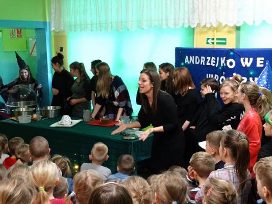 Grafika #20: Andrzejkowe wróżby