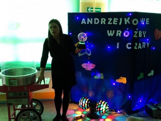 Grafika #24: Andrzejkowe wróżby