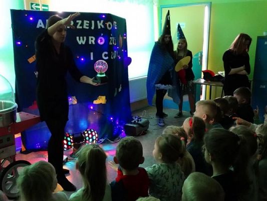 Grafika #26: Andrzejkowe wróżby