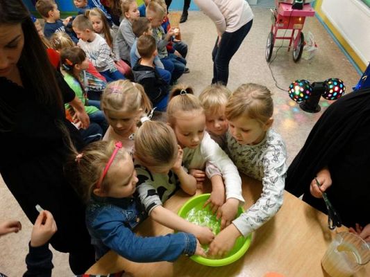 Grafika #34: Andrzejkowe wróżby