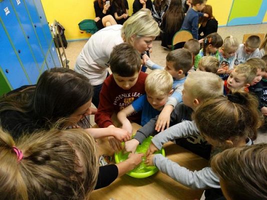 Grafika #37: Andrzejkowe wróżby