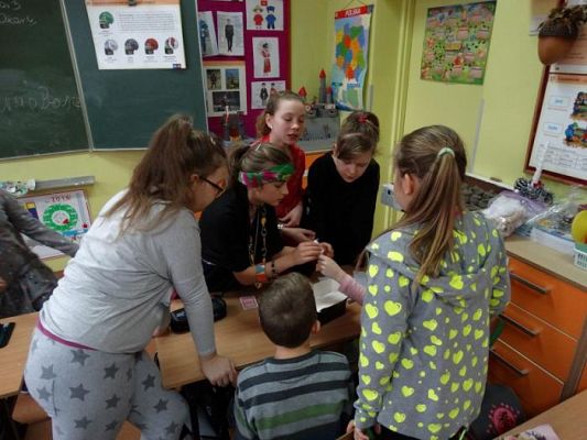 Grafika #47: Andrzejkowe wróżby