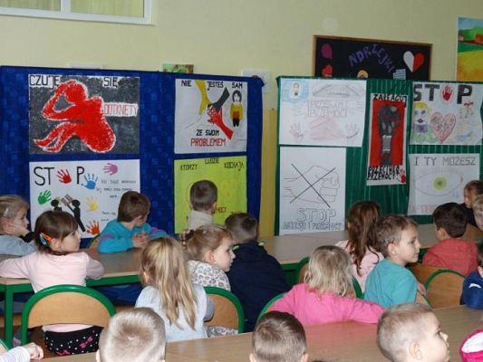  Grafika #2: Prelekcja na temat agresji