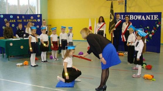 Grafika #35: Pasowanie na ucznia klasy I SP