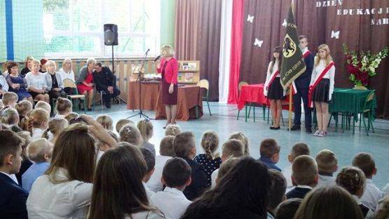  Grafika #1: Uroczystość z okazji Dnia Edukacji Narodowej