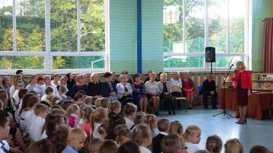  Grafika #2: Uroczystość z okazji Dnia Edukacji Narodowej