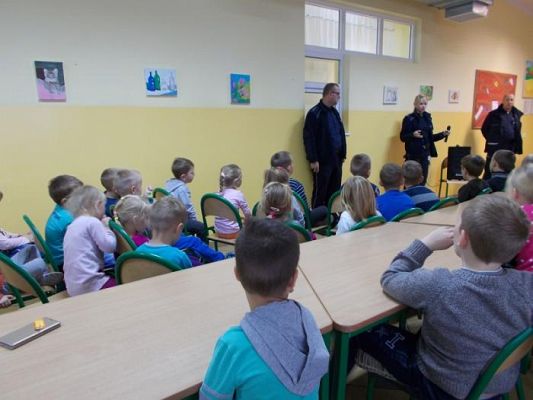  Grafika #7: Spotkanie z policjantami