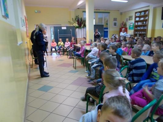  Grafika #8: Spotkanie z policjantami