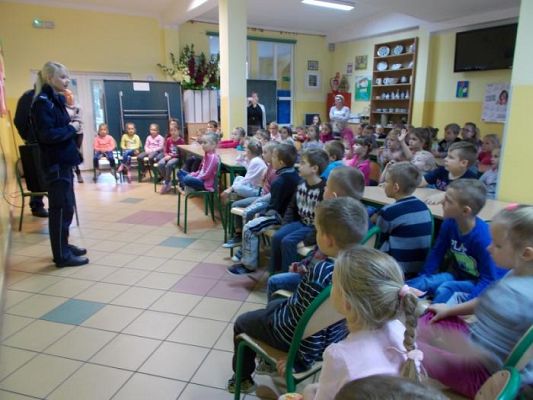  Grafika #9: Spotkanie z policjantami