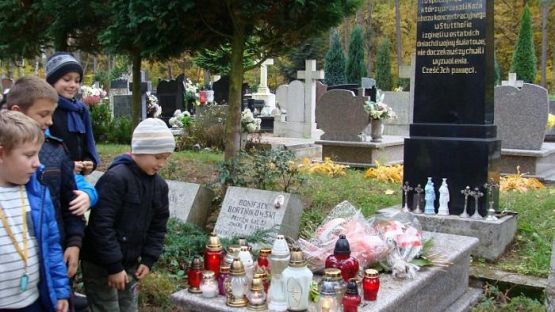  Grafika #0: Pamiętamy o ofiarach II wojny światowej