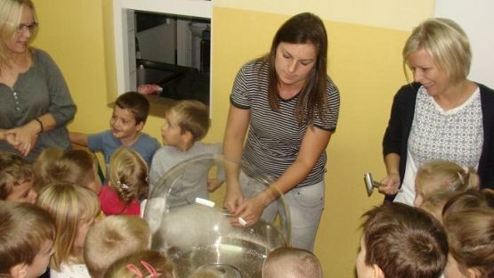  Grafika #9: Jak powstaje wata cukrowa?