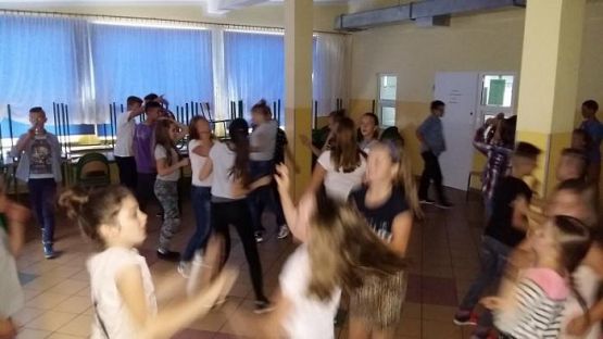  Grafika #8: Szkolna dyskoteka