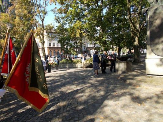 Grafika #1: 70- ta rocznica powstania Polskiego Związku Byłych Więźniów Politycznych Hitlerowskich Więzień i Obozów Koncentracyjnych.