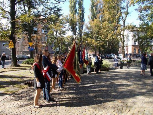 Grafika #4: 70- ta rocznica powstania Polskiego Związku Byłych Więźniów Politycznych Hitlerowskich Więzień i Obozów Koncentracyjnych.