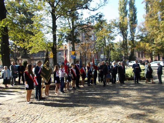 Grafika #7: 70- ta rocznica powstania Polskiego Związku Byłych Więźniów Politycznych Hitlerowskich Więzień i Obozów Koncentracyjnych.