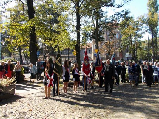 Grafika #8: 70- ta rocznica powstania Polskiego Związku Byłych Więźniów Politycznych Hitlerowskich Więzień i Obozów Koncentracyjnych.