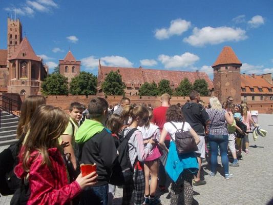  Grafika #8: Uczniowie klasy IV i V w Malborku