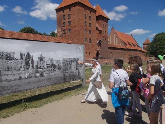  Grafika #18: Uczniowie klasy IV i V w Malborku