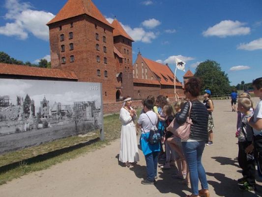  Grafika #19: Uczniowie klasy IV i V w Malborku